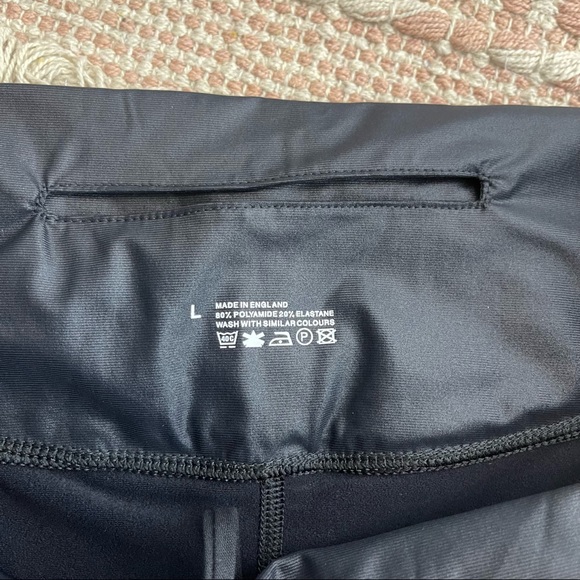 Charli Cohen Designer Activewear HighWaist Laser
Capri Legging Large Retail $275 - Picture 11 of 13